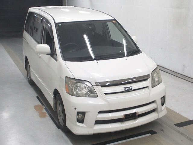 TOYOTA NOAH — фото