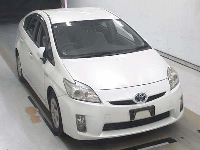 TOYOTA PRIUS — фото