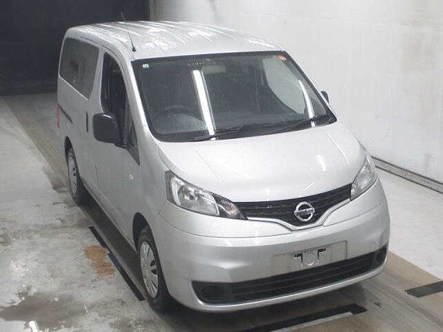 NISSAN NV200