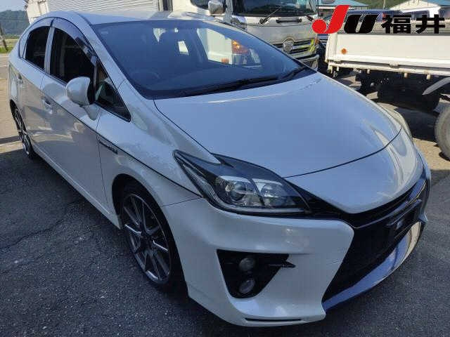 TOYOTA PRIUS — фото