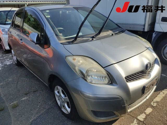 TOYOTA VITZ — фото