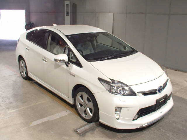 TOYOTA PRIUS — фото