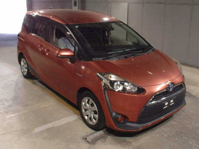 TOYOTA SIENTA — фото