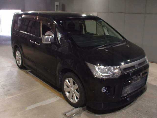 MITSUBISHI DELICA — фото