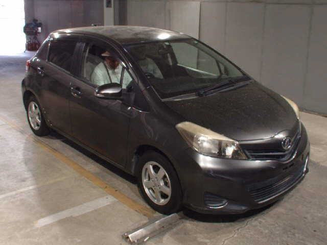 TOYOTA VITZ — фото