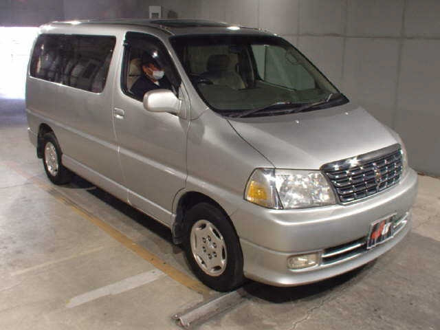 TOYOTA HIACE — фото