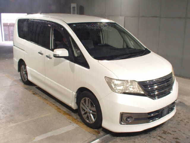 NISSAN SERENA — фото