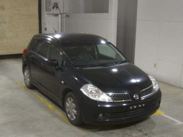 NISSAN TIIDA
