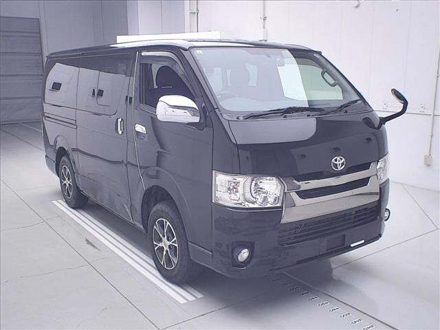 TOYOTA HIACE — фото
