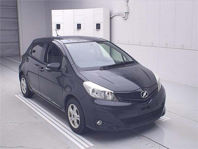 TOYOTA VITZ — фото