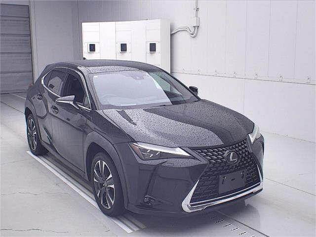 LEXUS UX — фото