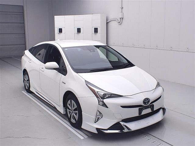 TOYOTA PRIUS — фото