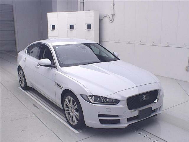 JAGUAR XE — фото