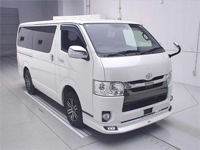 TOYOTA HIACE VAN