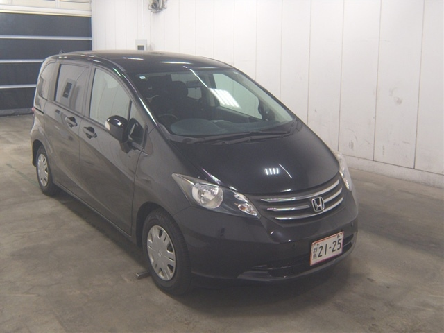 HONDA FREED — фото