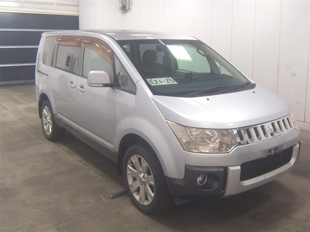MITSUBISHI DELICA D5