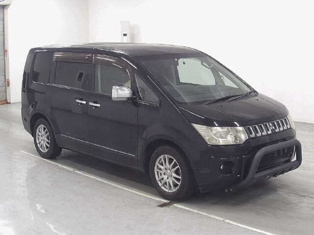 MITSUBISHI DELICA — фото