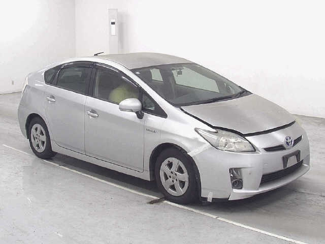 TOYOTA PRIUS — фото