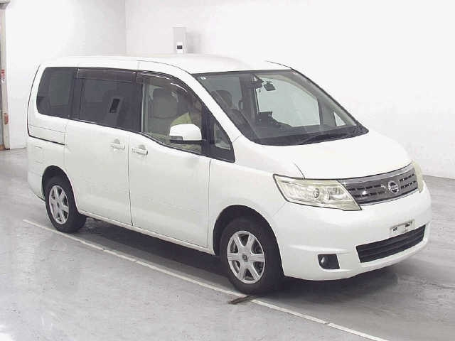 NISSAN SERENA — фото