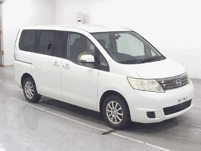NISSAN SERENA — фото