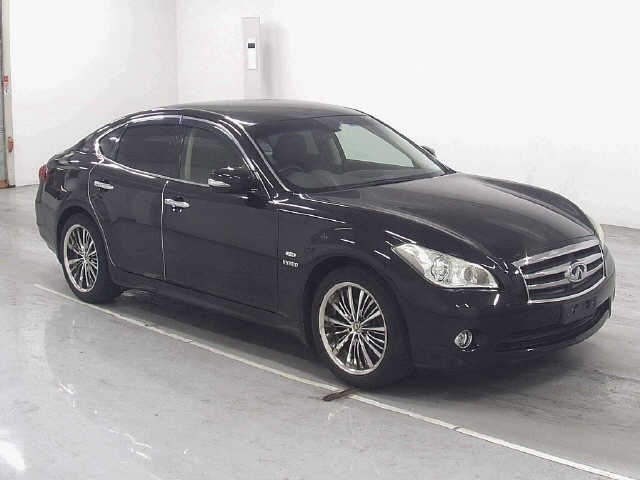 NISSAN FUGA