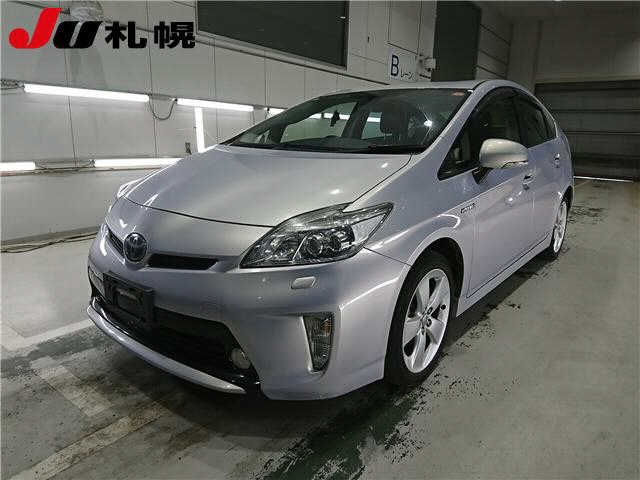 TOYOTA PRIUS — фото