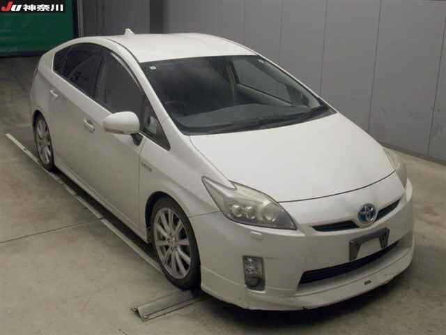 TOYOTA PRIUS — фото
