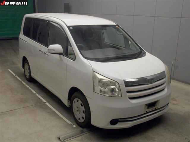 TOYOTA NOAH — фото