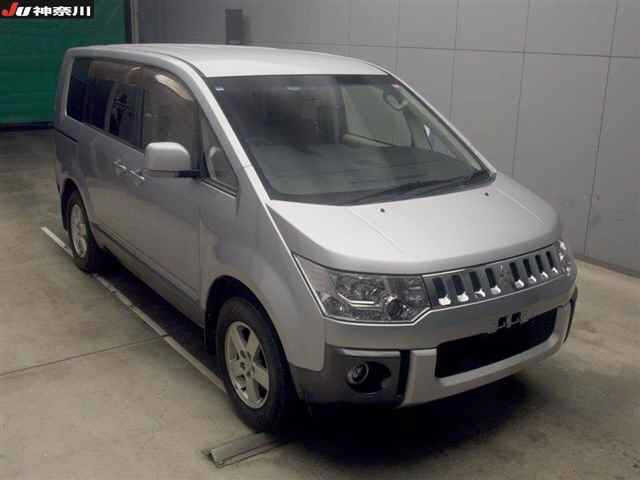 MITSUBISHI DELICA D5