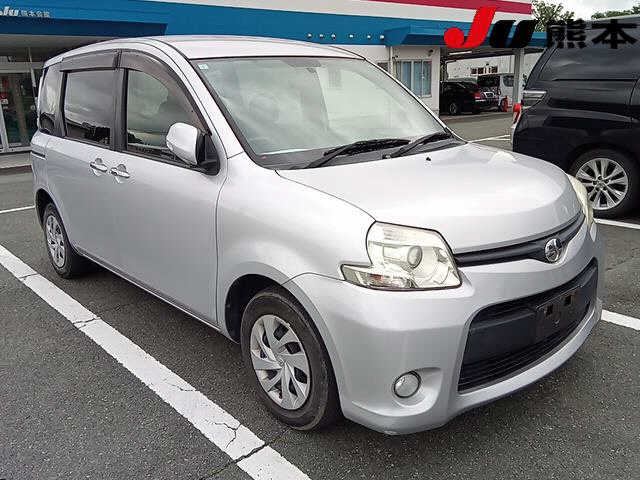 TOYOTA SIENTA — фото