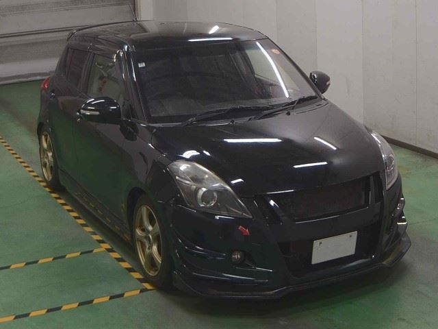 SUZUKI SWIFT — фото