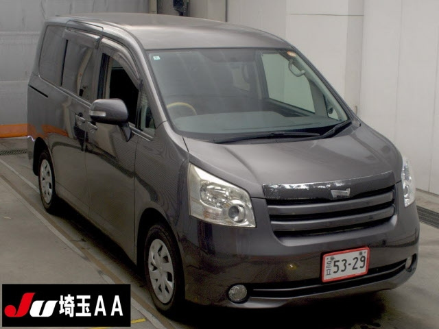 TOYOTA NOAH — фото