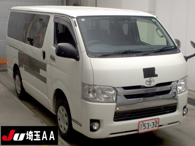 TOYOTA HIACE — фото