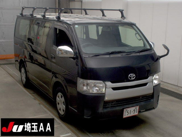 TOYOTA HIACE — фото