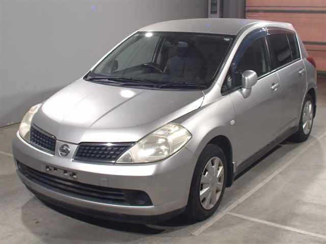 NISSAN TIIDA