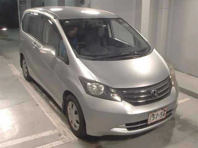 HONDA FREED — фото