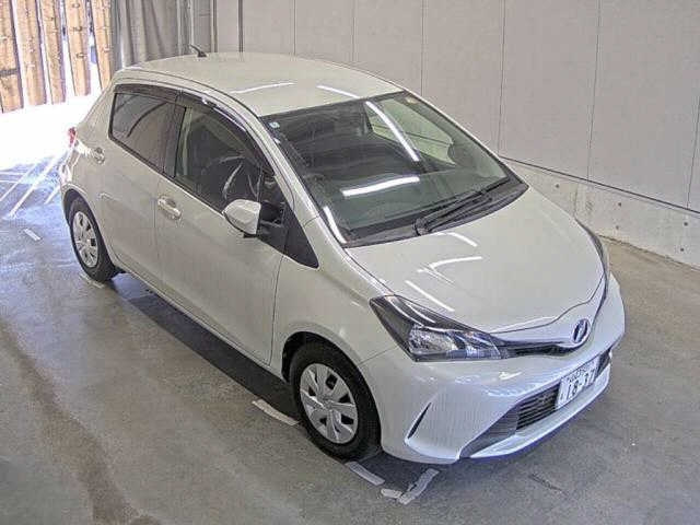 TOYOTA VITZ — фото