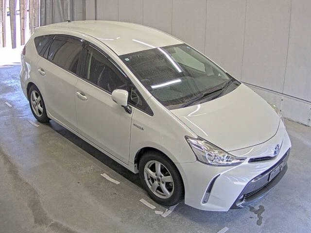 TOYOTA PRIUS — фото