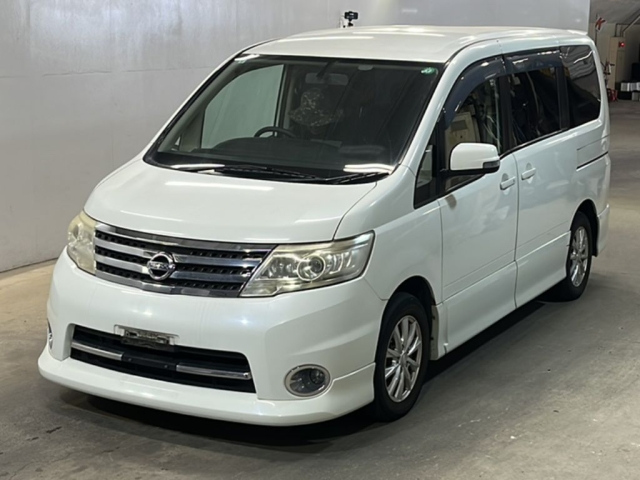 NISSAN SERENA — фото