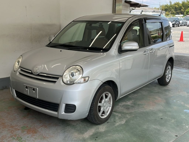 TOYOTA SIENTA — фото