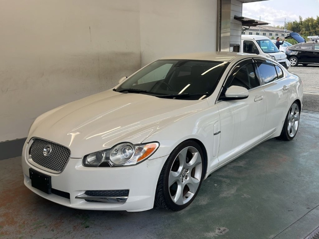 JAGUAR XF — фото