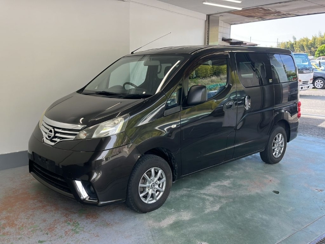 NISSAN NV200
