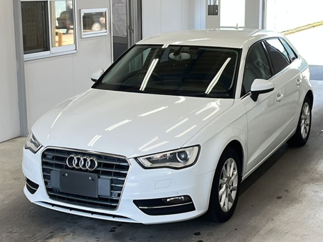 AUDI A3 — фото