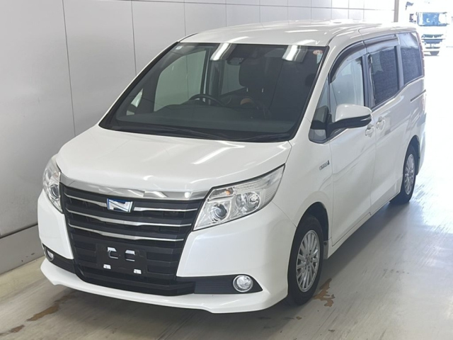TOYOTA NOAH — фото