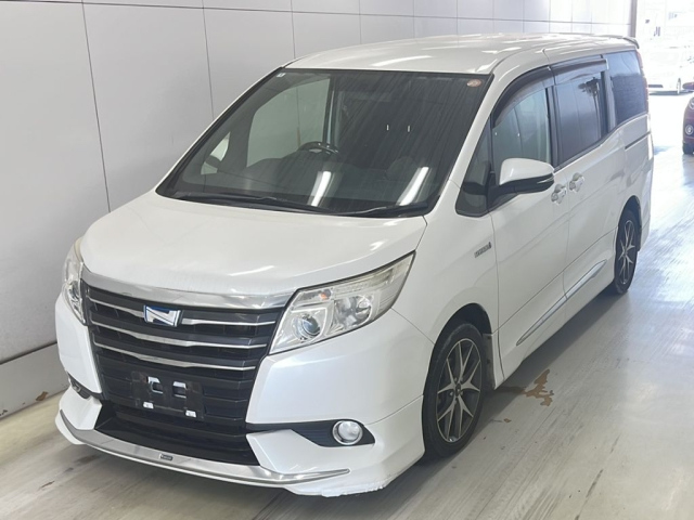 TOYOTA NOAH — фото