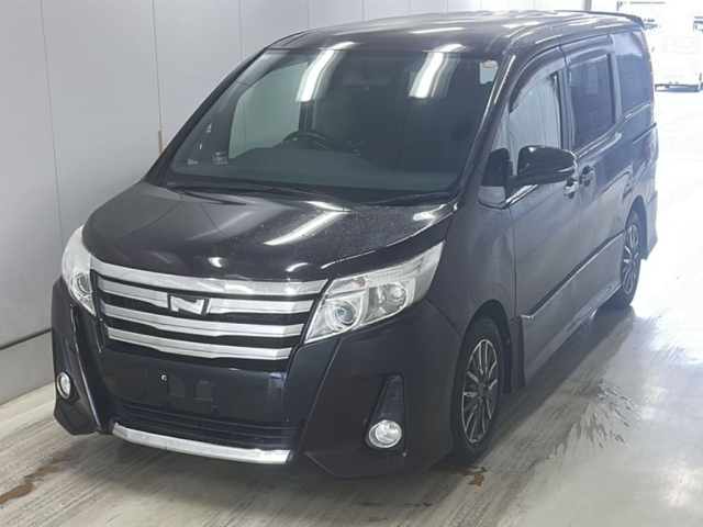 TOYOTA NOAH — фото