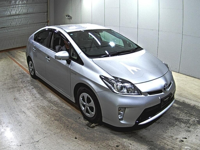 TOYOTA PRIUS — фото