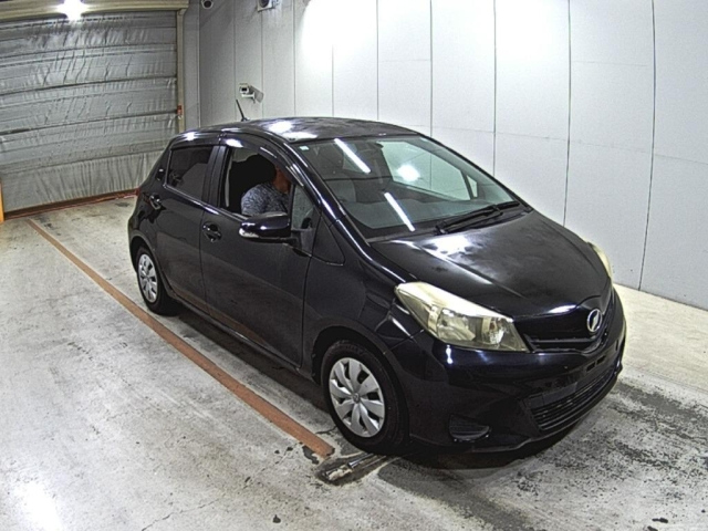 TOYOTA VITZ — фото