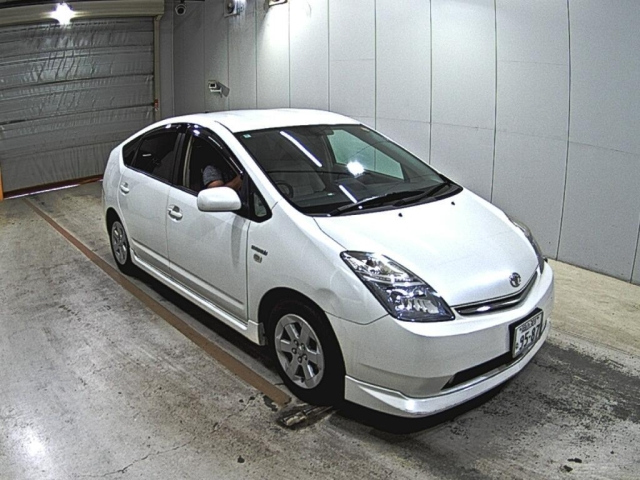 TOYOTA PRIUS — фото