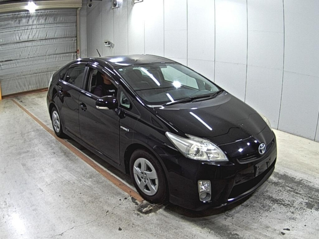 TOYOTA PRIUS — фото